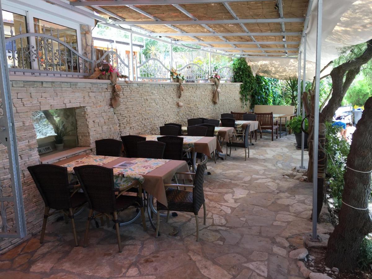 Rooms By The Sea Hvar - 8785 هفار المظهر الخارجي الصورة